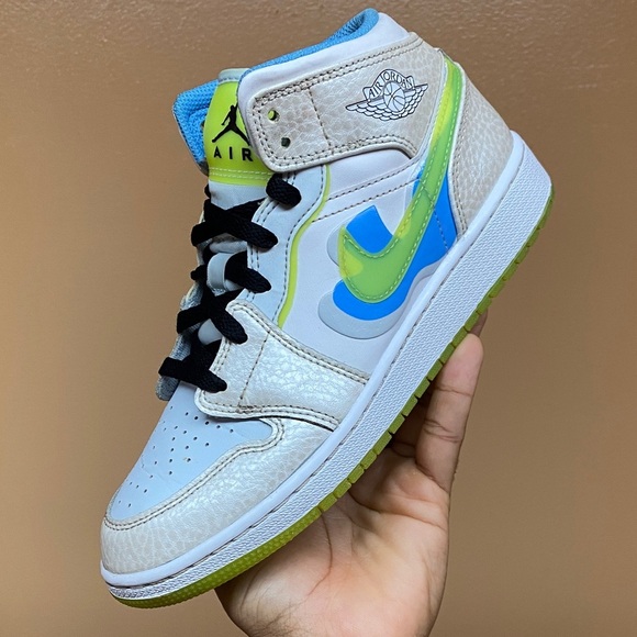 Jordan 1 Mid SE “Platinum Tint Blue Tint University Blue Volt” Size 7 Women’s - Picture 10 of 17